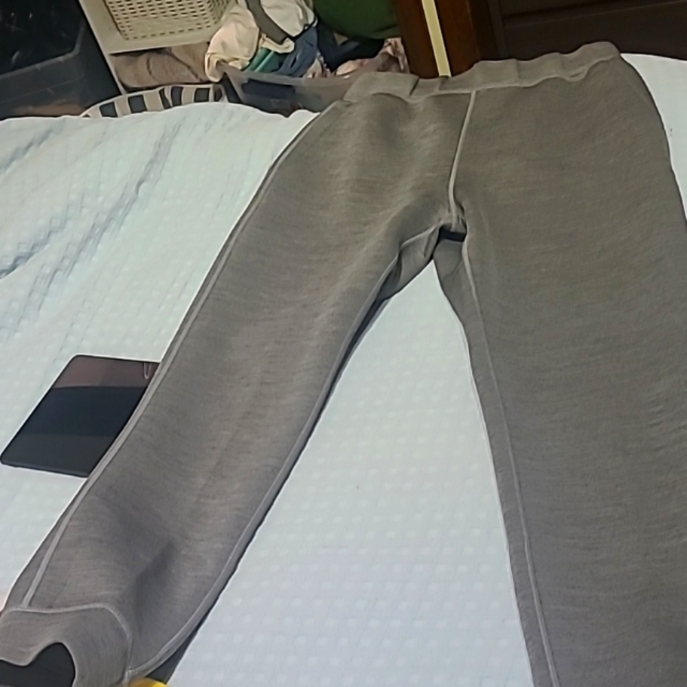 Uniqlo Men's Heather Gray Sweatpants with Front Zippered Pockets Size Medium